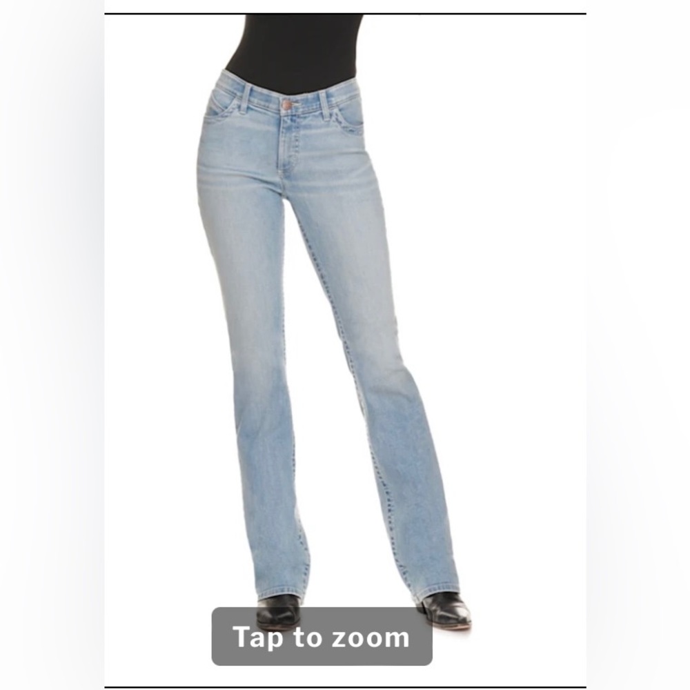 Wrangler Women's Willow Light Wash Mid Rise Boot Cut Ultimate Riding Jean- NWT